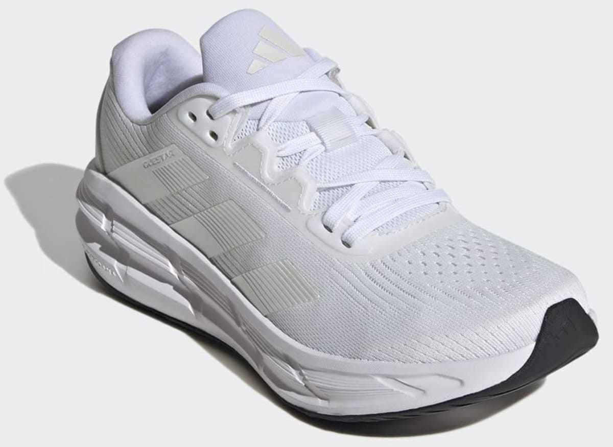 Las zapatillas de running para mujer Questar 3 W en color blanco de Adidas en El Corte Inglés