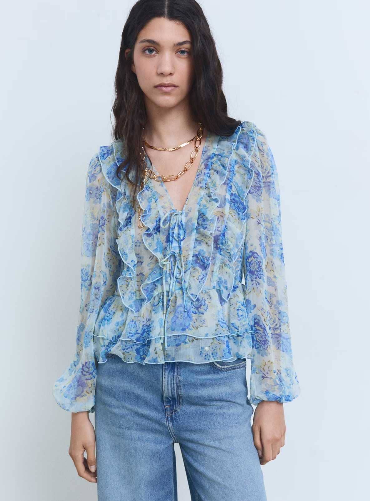 Blusa floral volantes de Mango