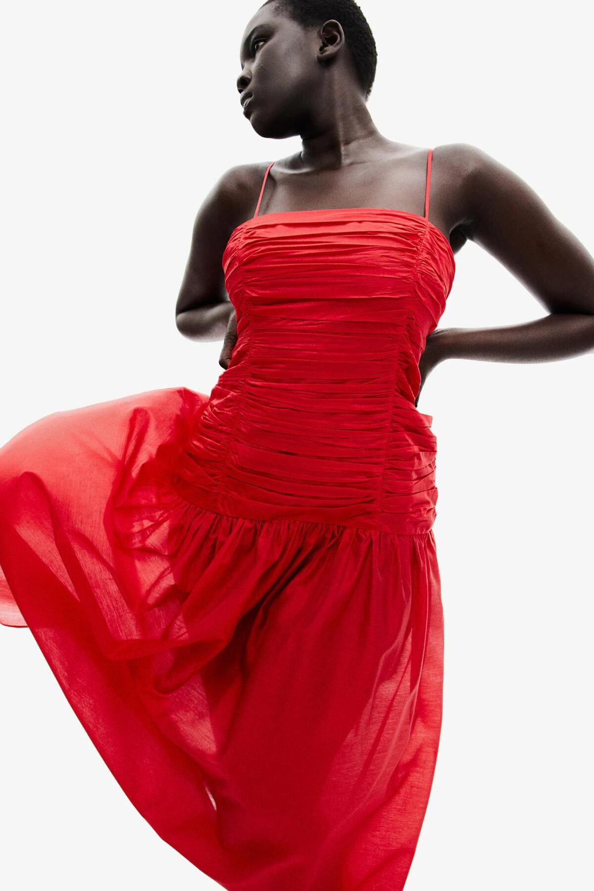 Vestido con cuerpo plisado