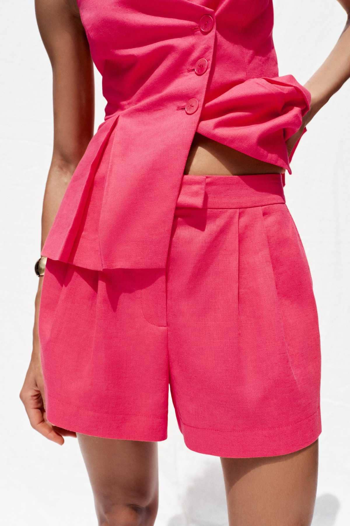 Bermuda pinzas con lino de Zara