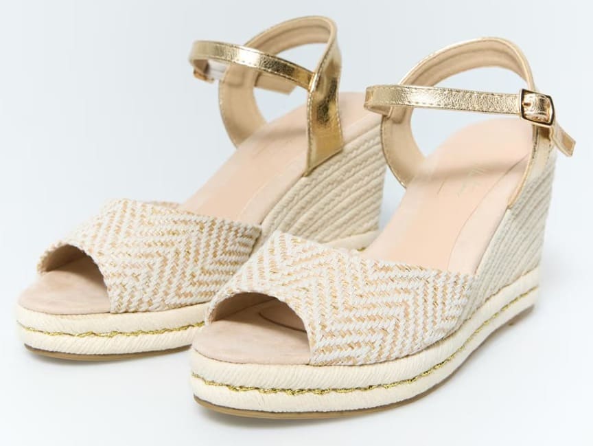 Las sandalias esparteñas peep de rafia de Sfera en El Corte Inglés