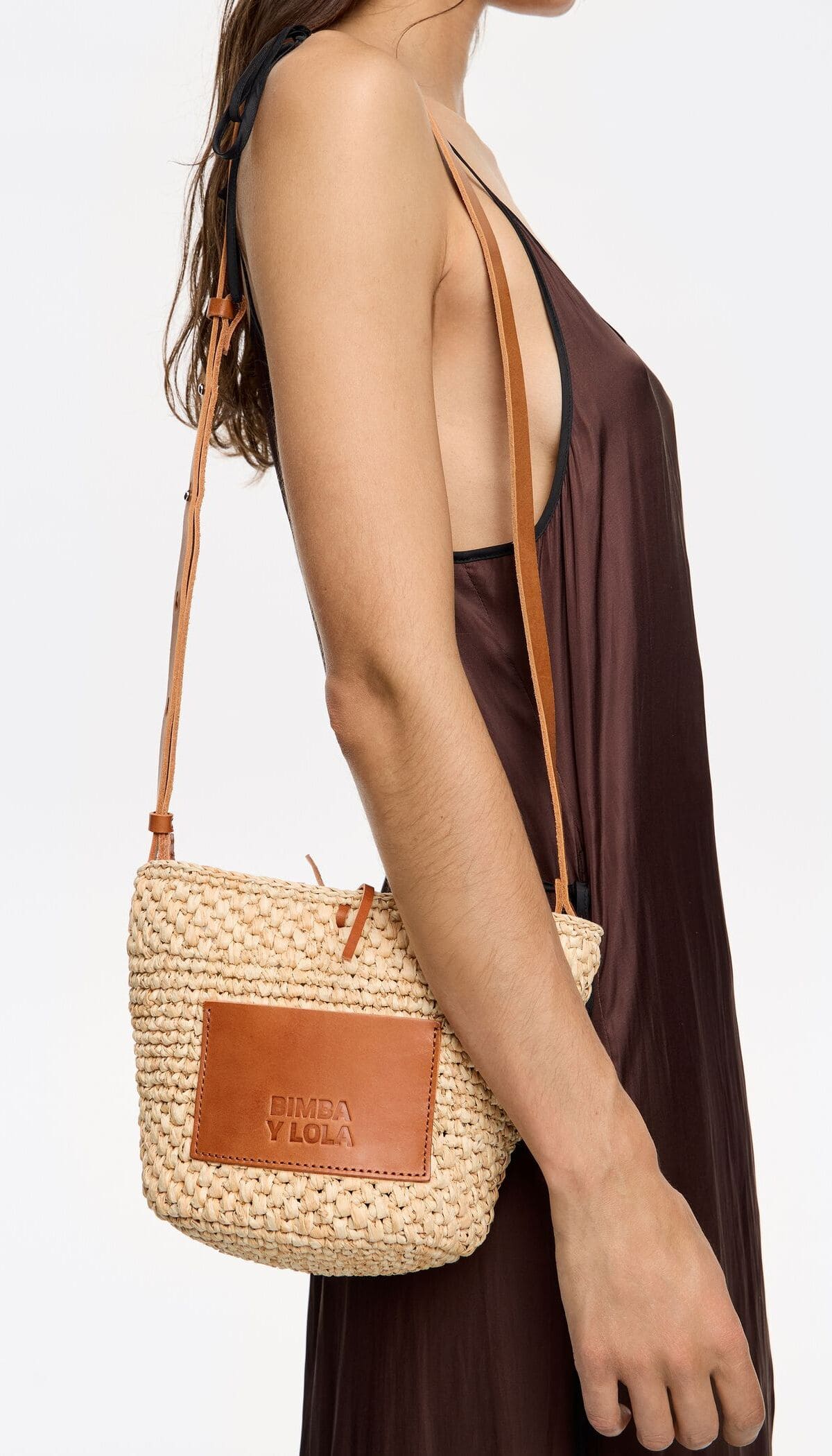 El bolso capazo pequeño en color natural de Bimba y Lola