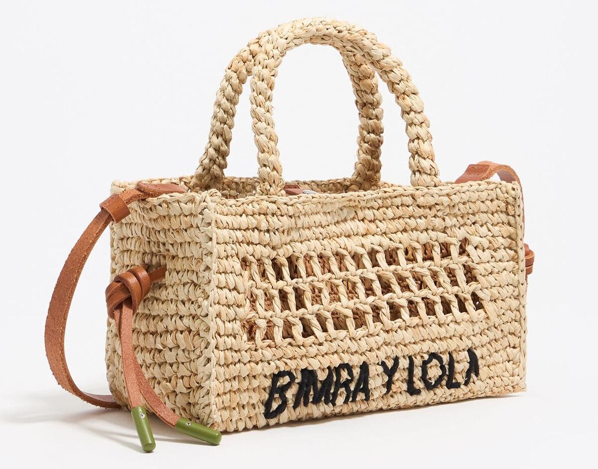 El bolso de rafia pequeño en color natural de Bimba y Lola