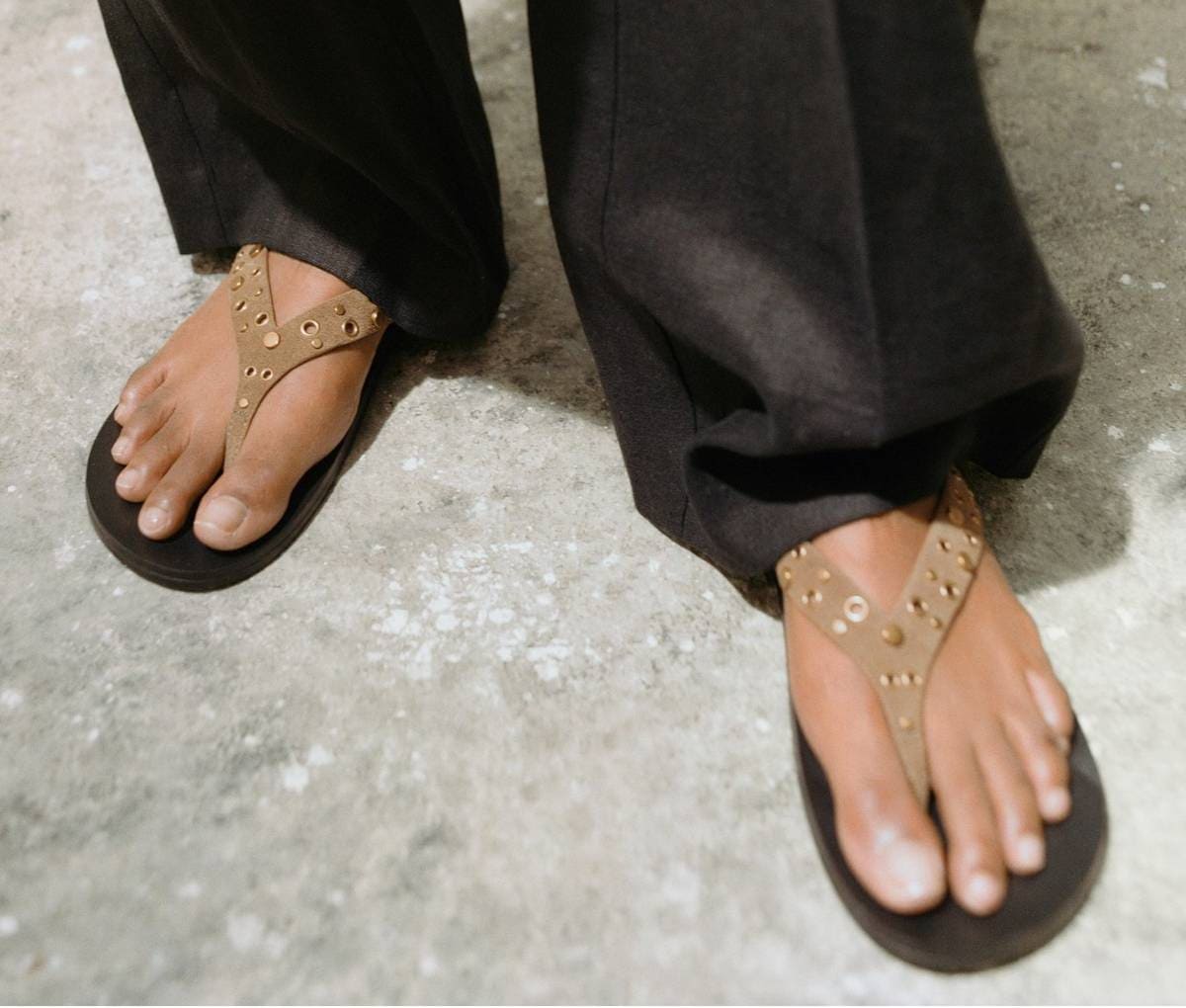 Sandalia serraje tiras eyelets de Mango