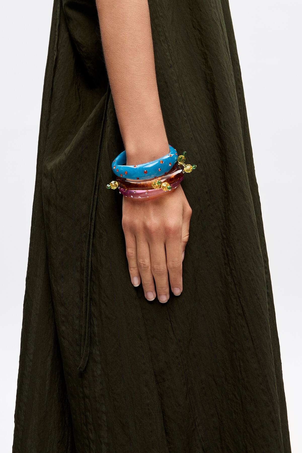 El set de pulseras cactus resina y cristal multicolor de Bimba y Lola