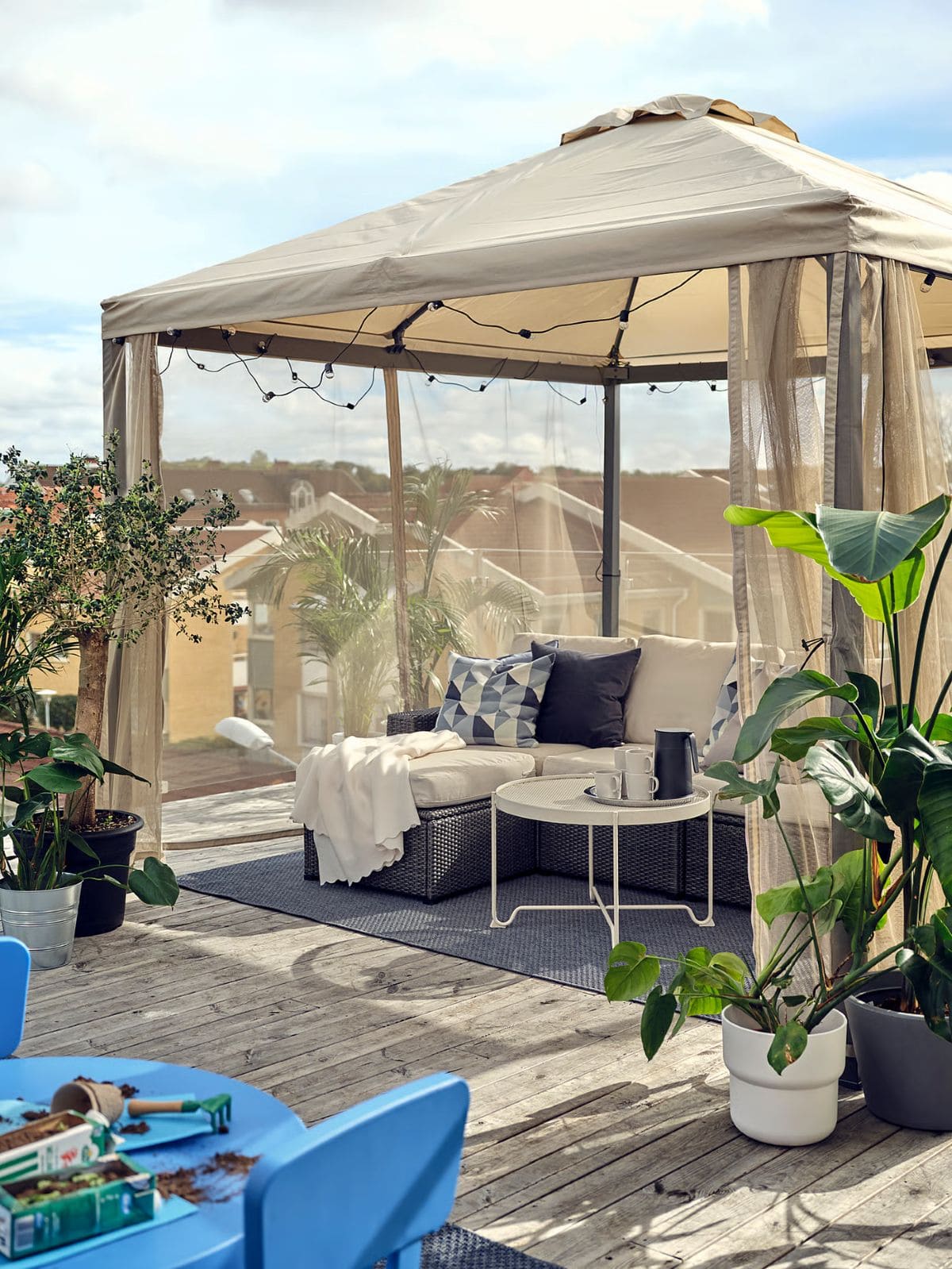 Cenador con red de la serie HIMMELSÖ de Ikea