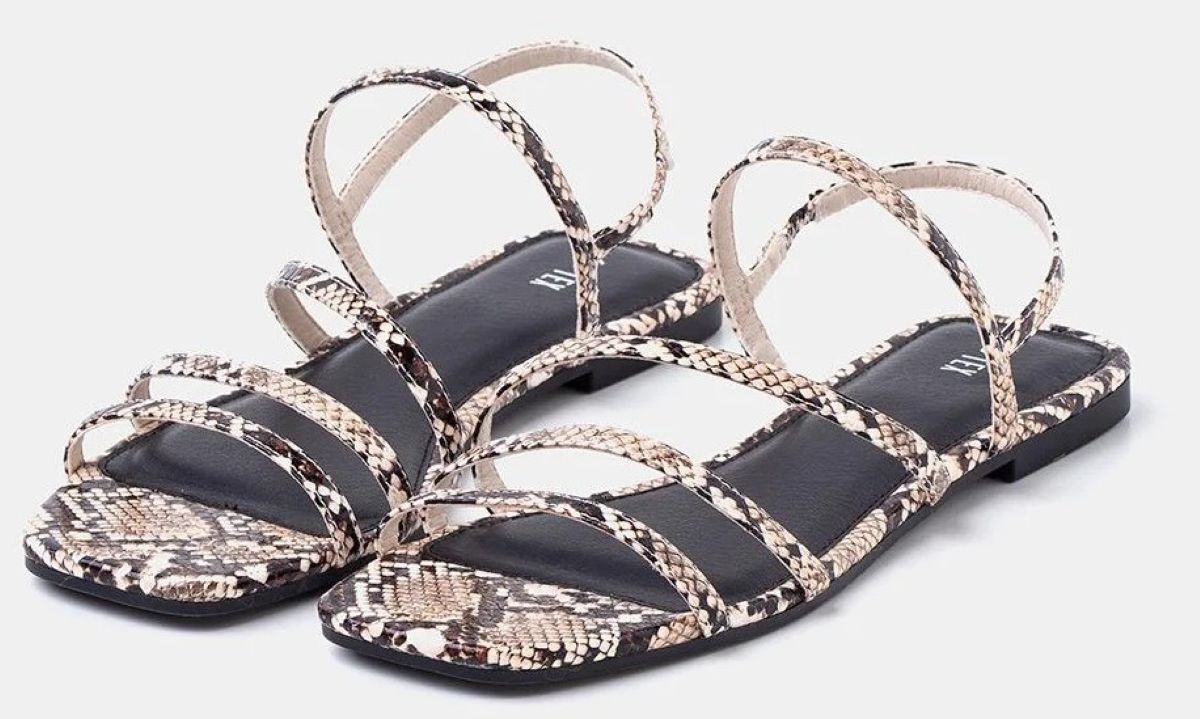 Sandalias con tiras animal print TEX de Carrefour