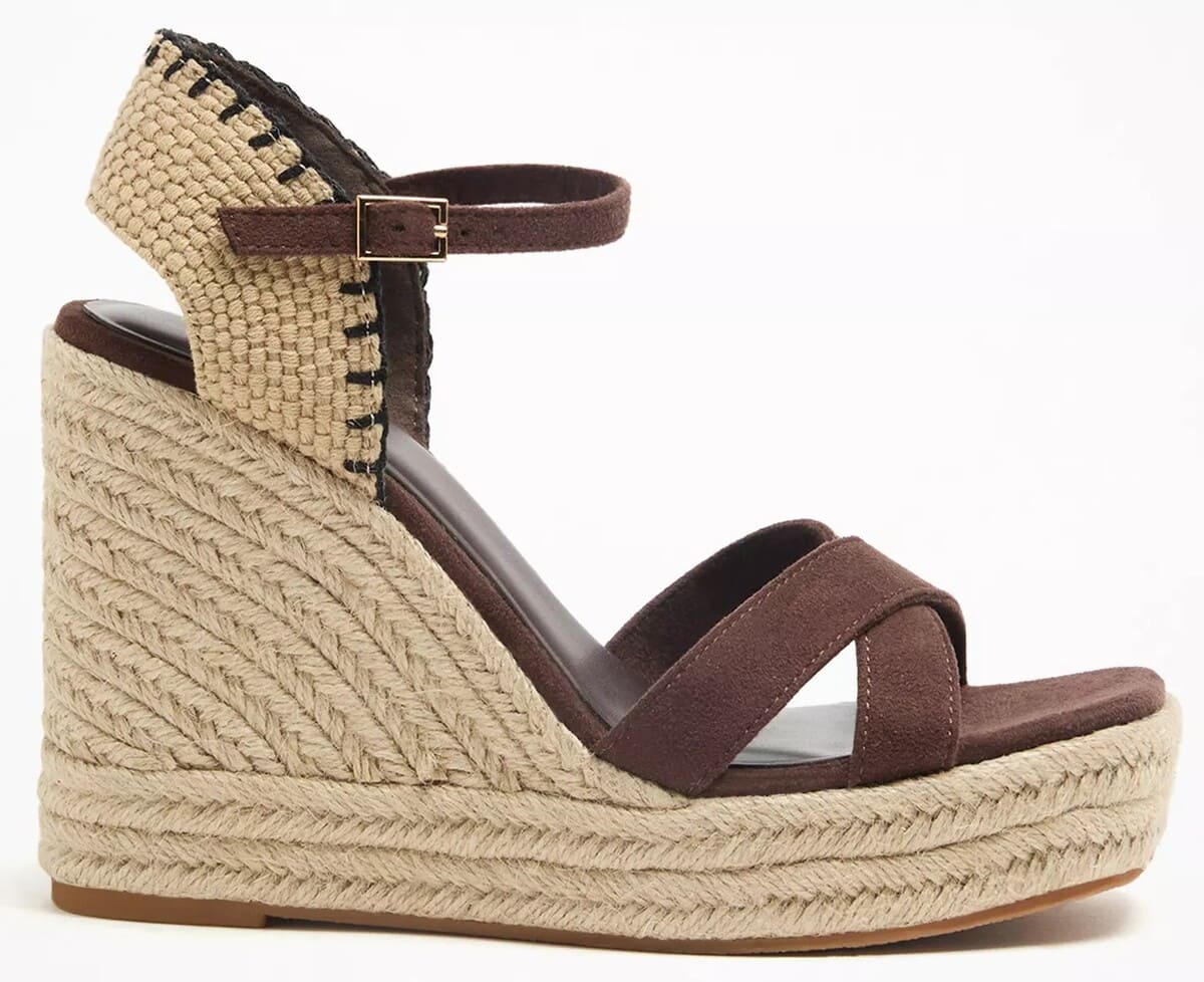 Sandalia de cuña con plataforma