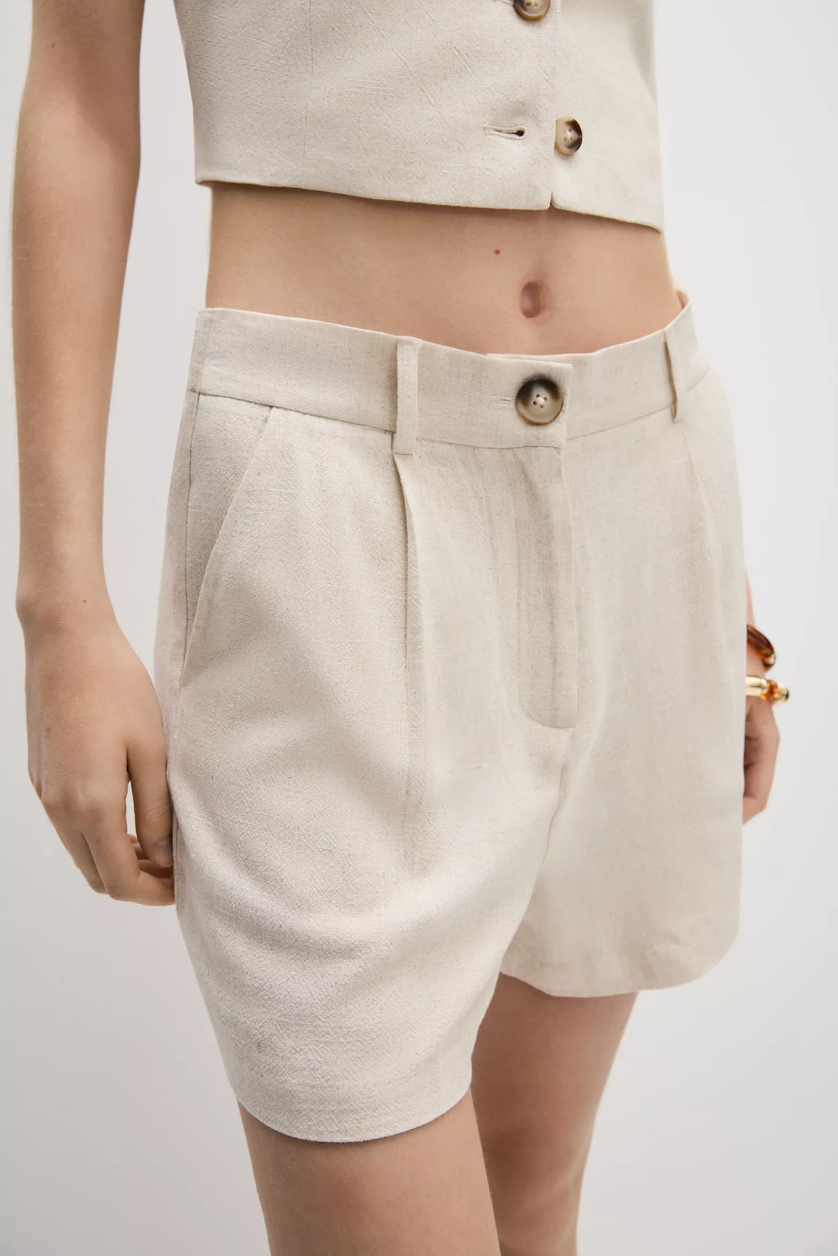 Short rústico con pinzas