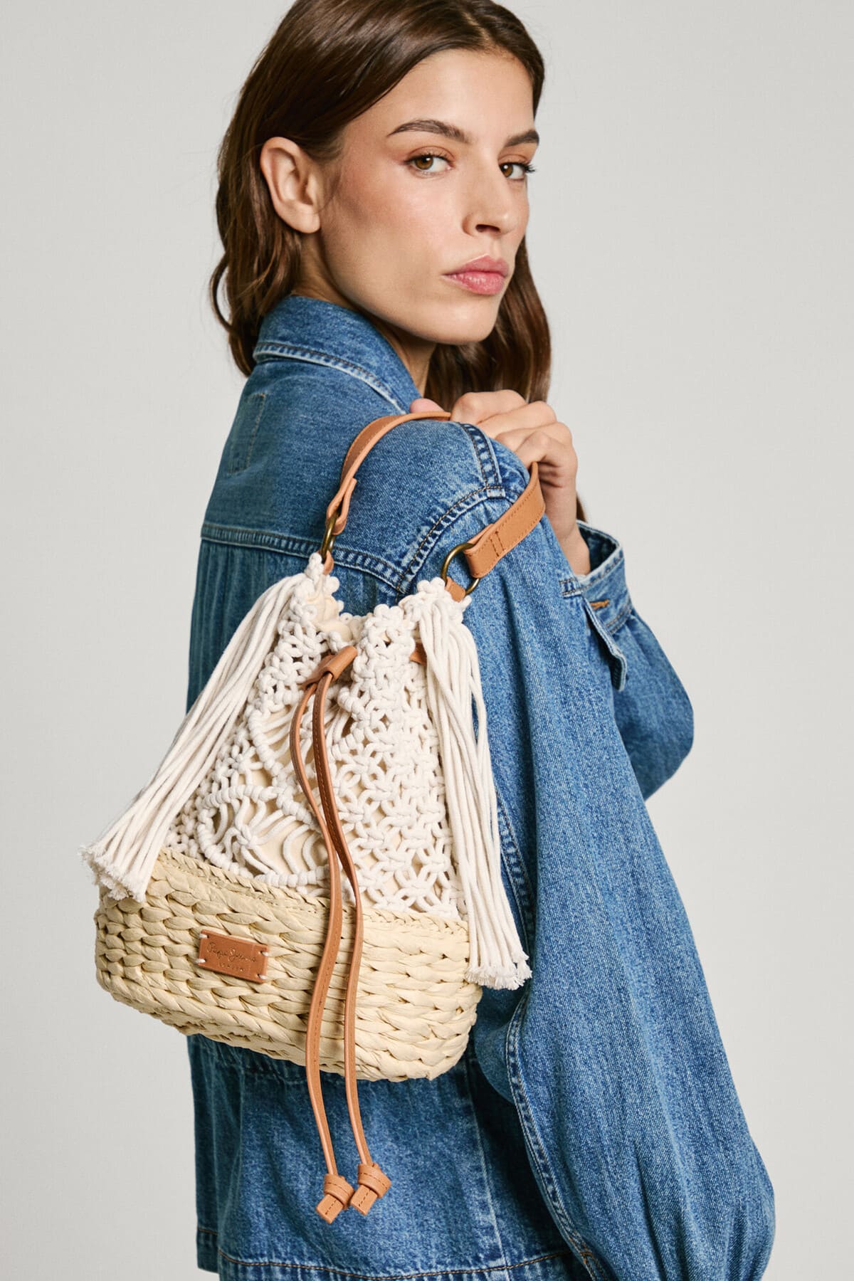 Bolso en macramé y rafia Pepe Jeans
