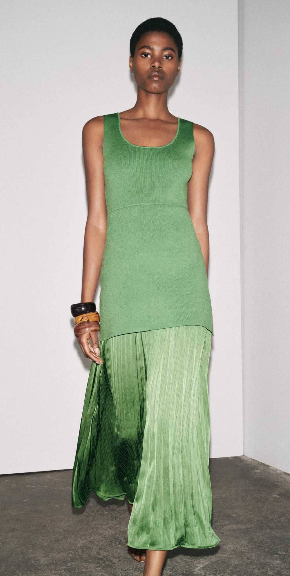 Vestido combinado plisado punto de Zara