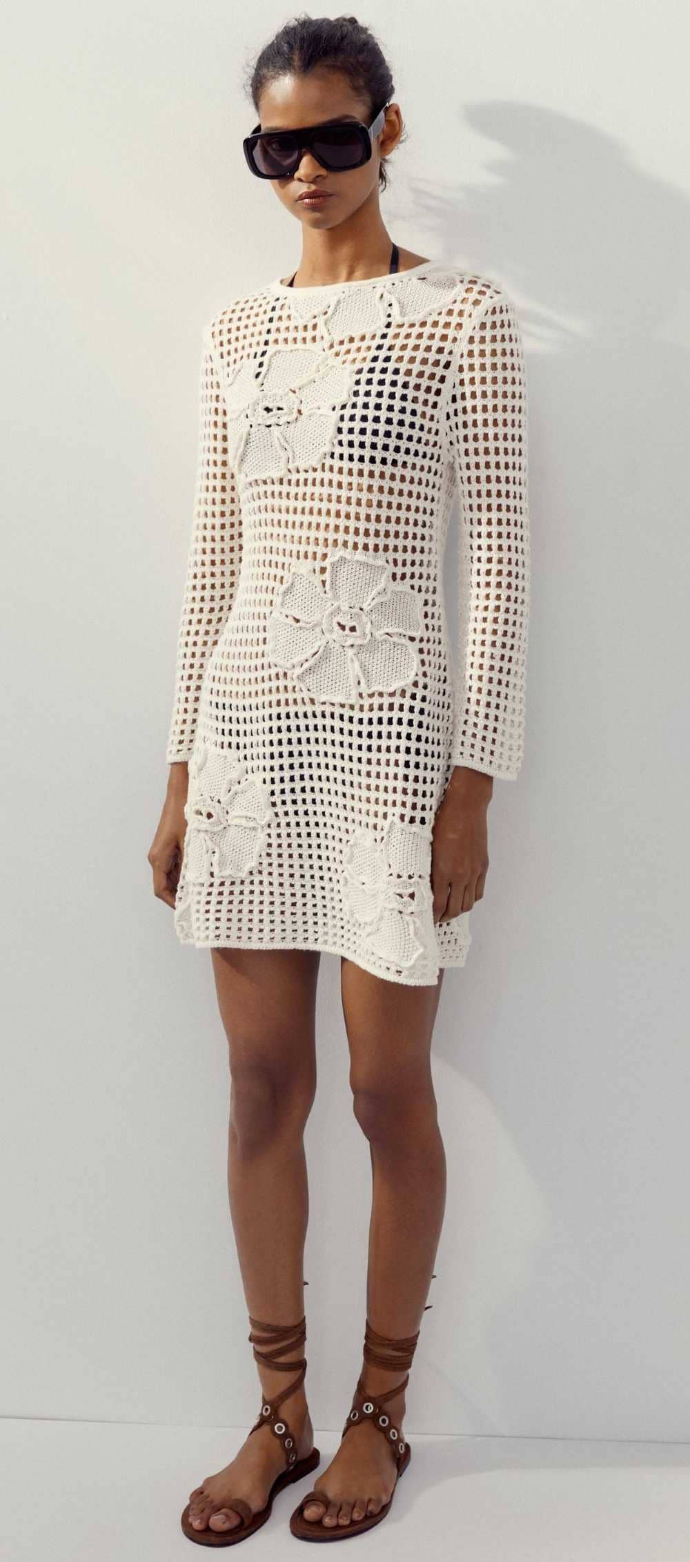 Vestido punto crochet flores de Zara