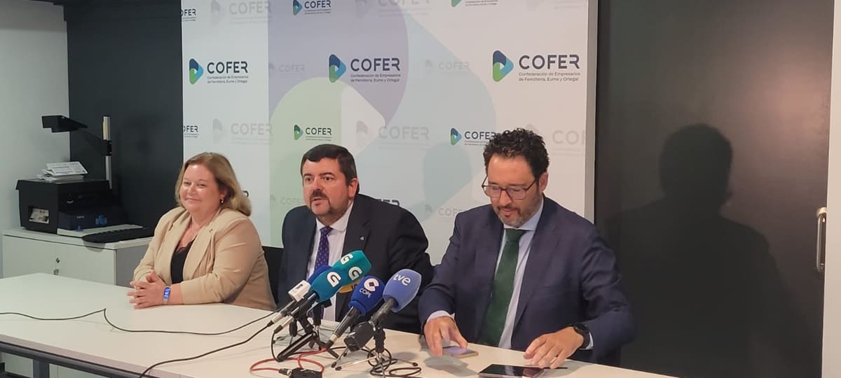 Atención a los medios tras la reunión celebrada en Ferrol