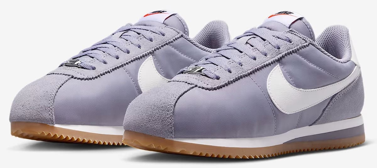 Las nuevas zapatillas de estilo retro Nike Cortez Textile en color gris