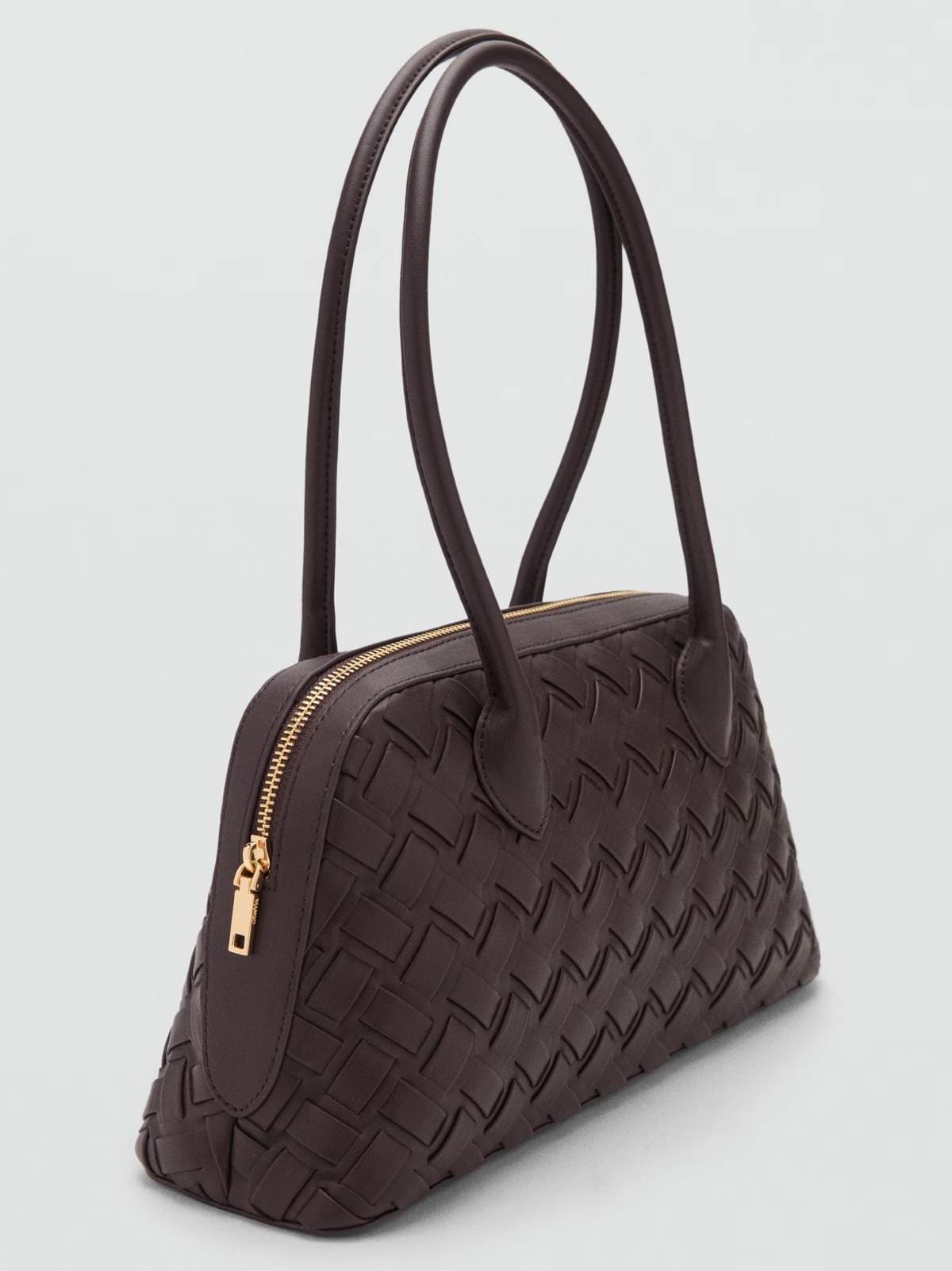 Bolso bowling trenzado de Mango