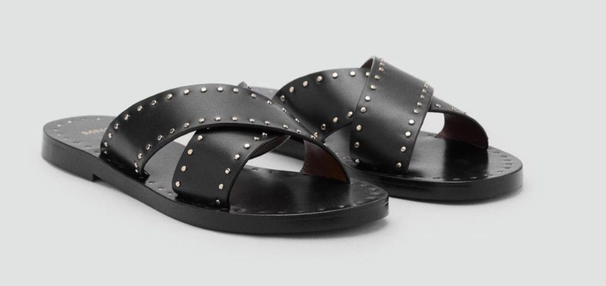 Sandalia piel tachuelas de Mango