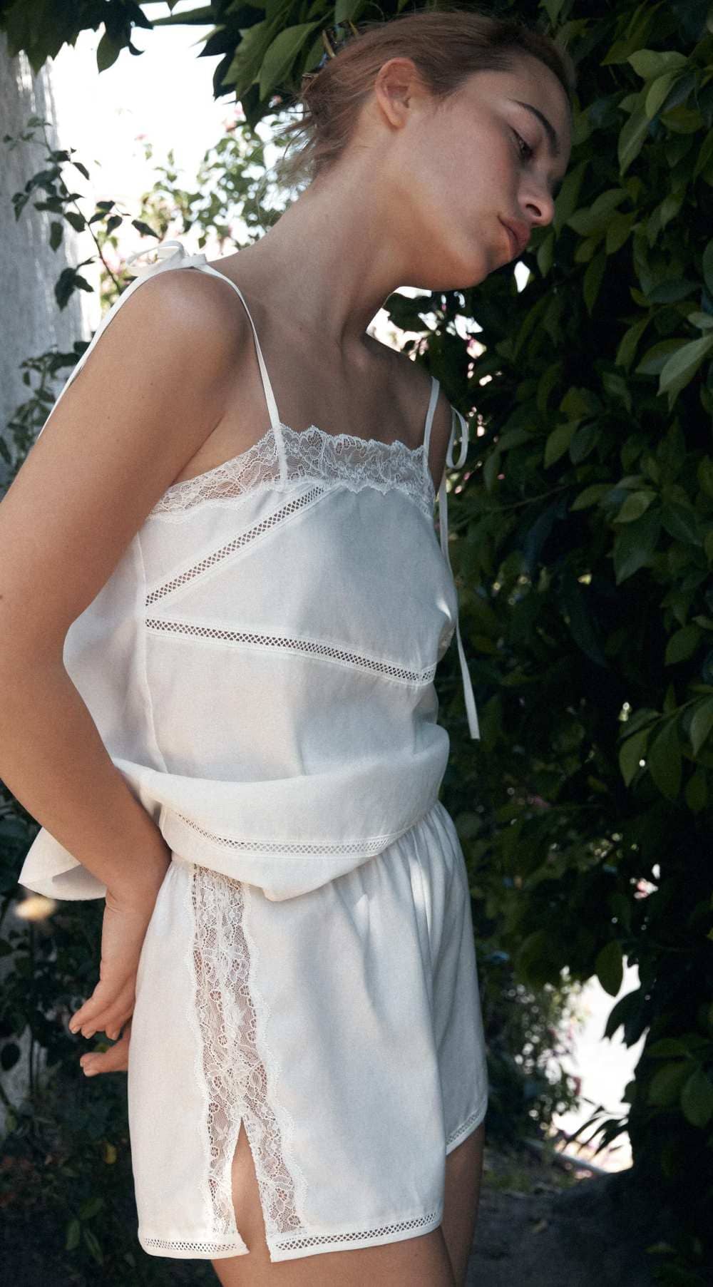 Shorts encaje entredoses de Zara