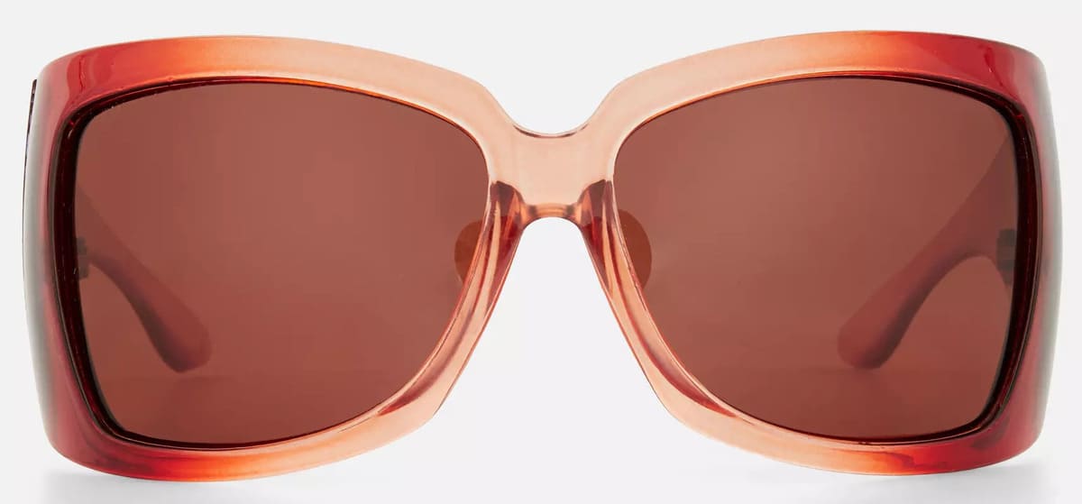 Las gafas de sol envolventes de Rita Ora en Primark