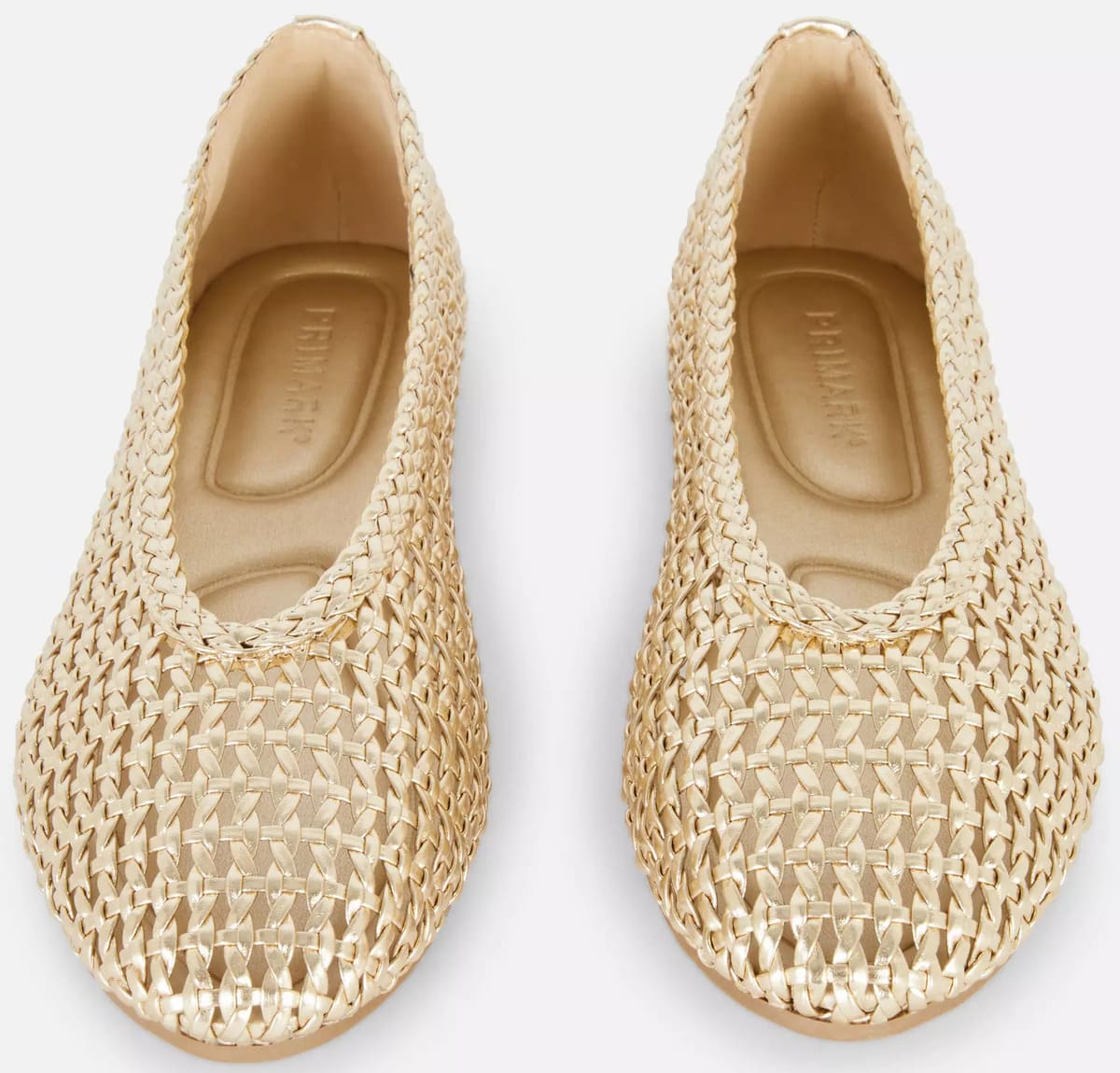 Las nuevas manoletinas de punto calado en color dorado de Primark