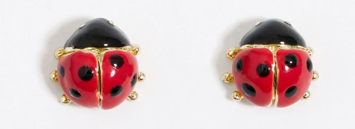 Los pendientes mini de mariquita dorados de Bimba y Lola