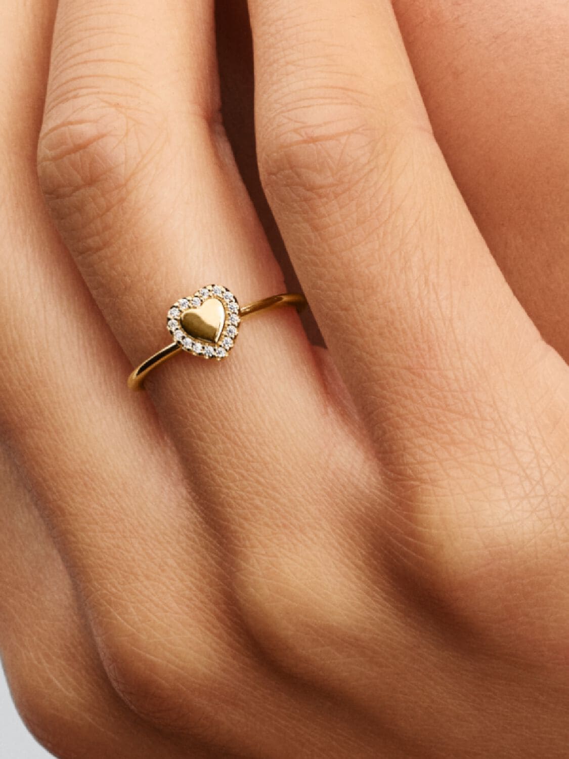 El nuevo anillo Halo y Corazón Grabable de Pandora