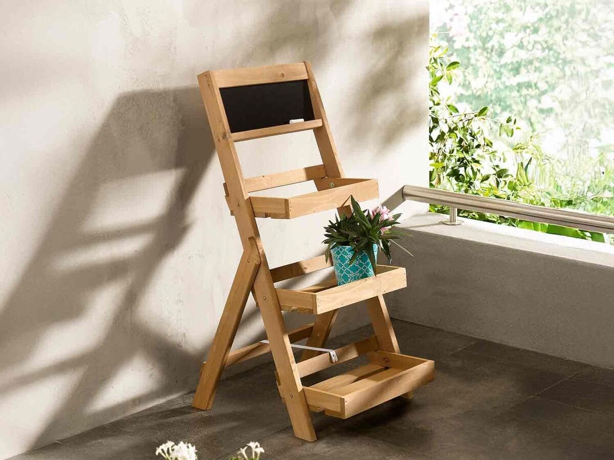 Estantería de madera para macetas