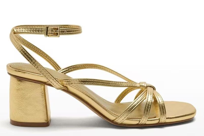 Sandalias de tacón de piel con tiras cruzadas y cierre de hebilla