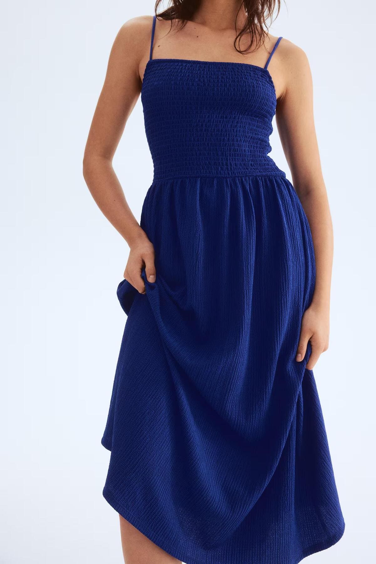 Vestido de tirantes con cuerpo nido de abeja