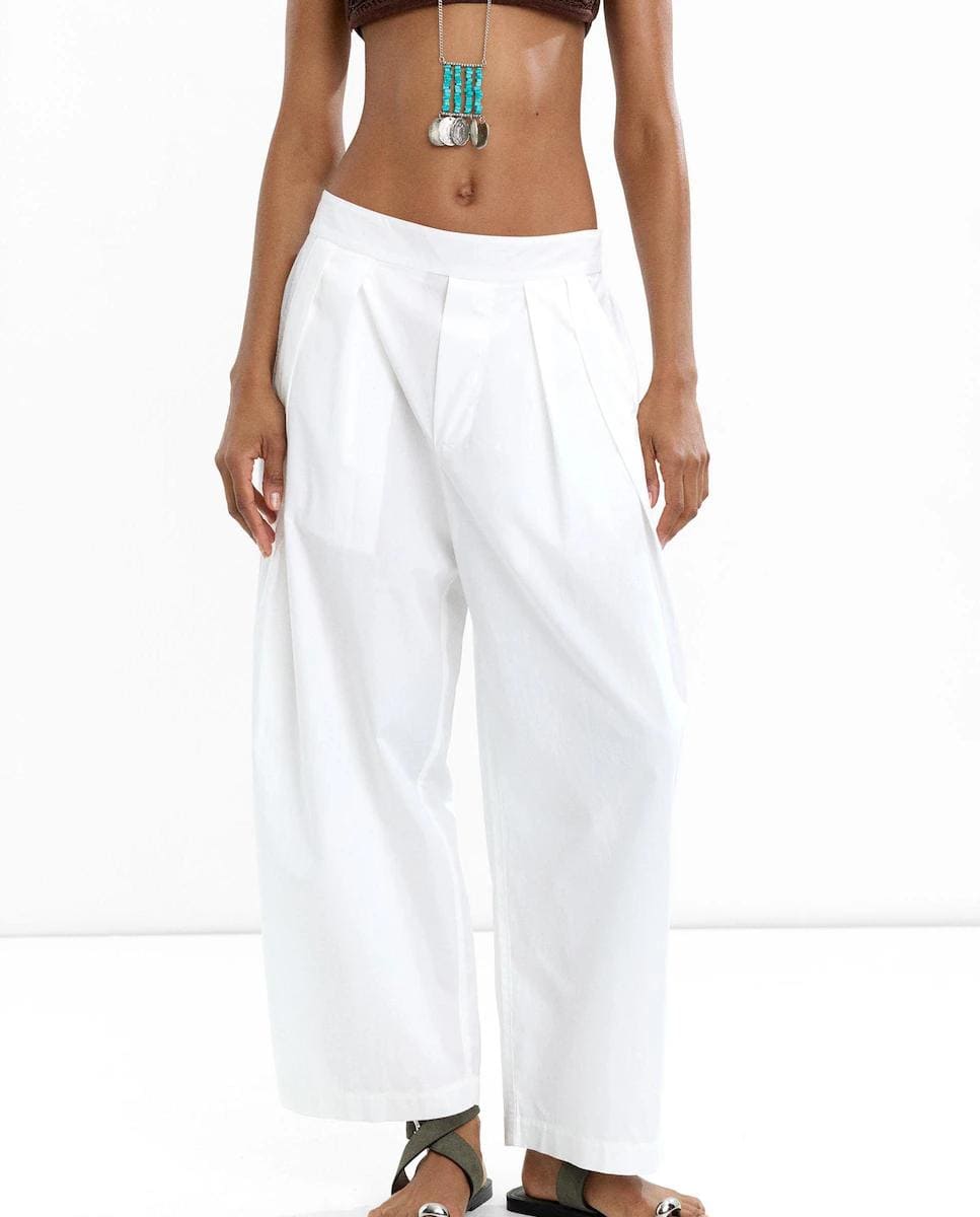 Pantalón fluido con pinzas en liso