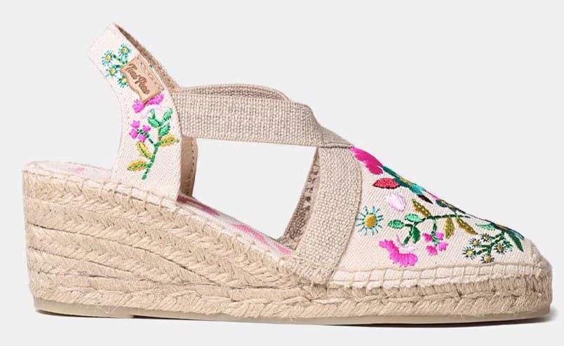 Alpargatas Montjoi en algodón con bordados y cuña