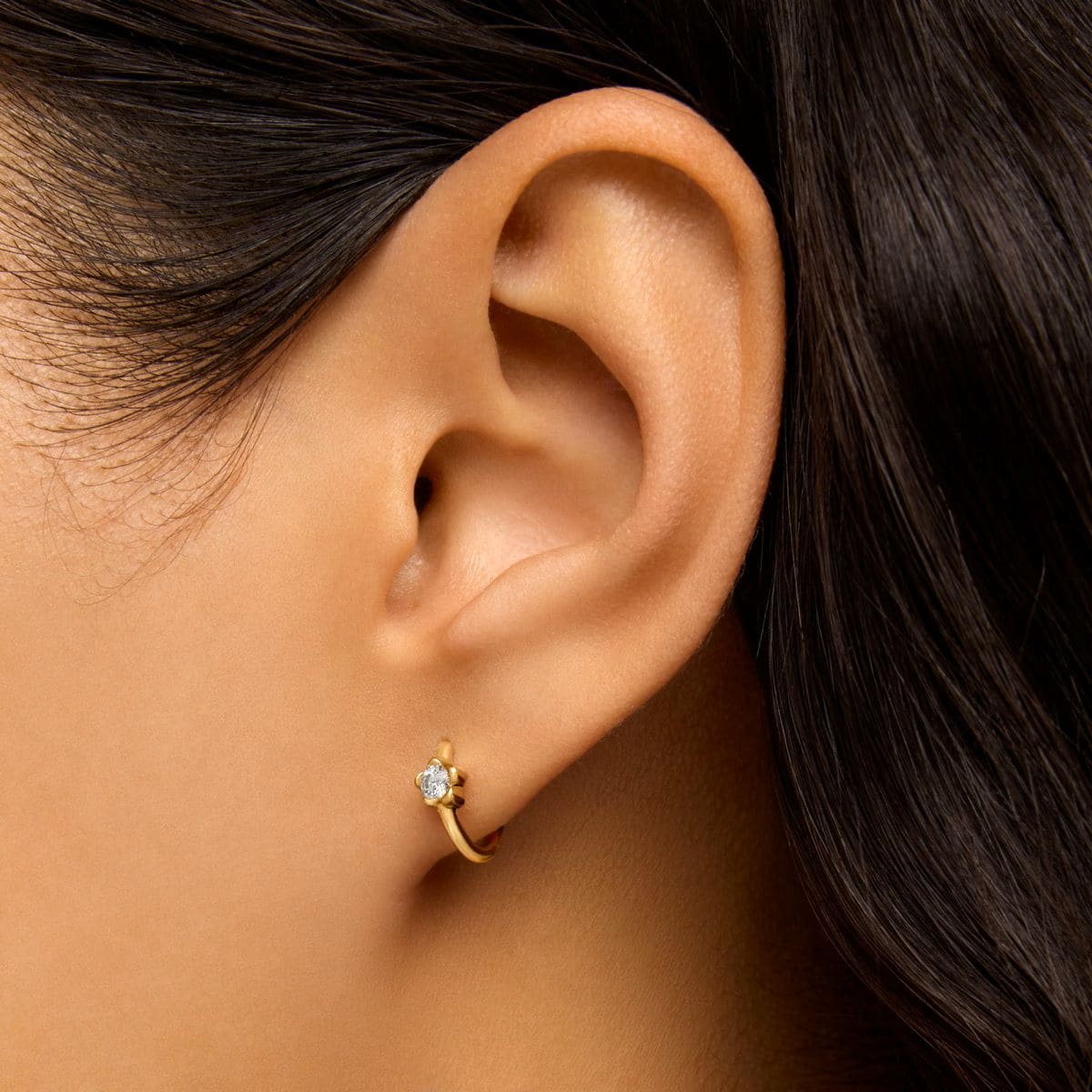 Pendientes aro de oro con diamantes creados en laboratorio y motivo flor TOUS Lili