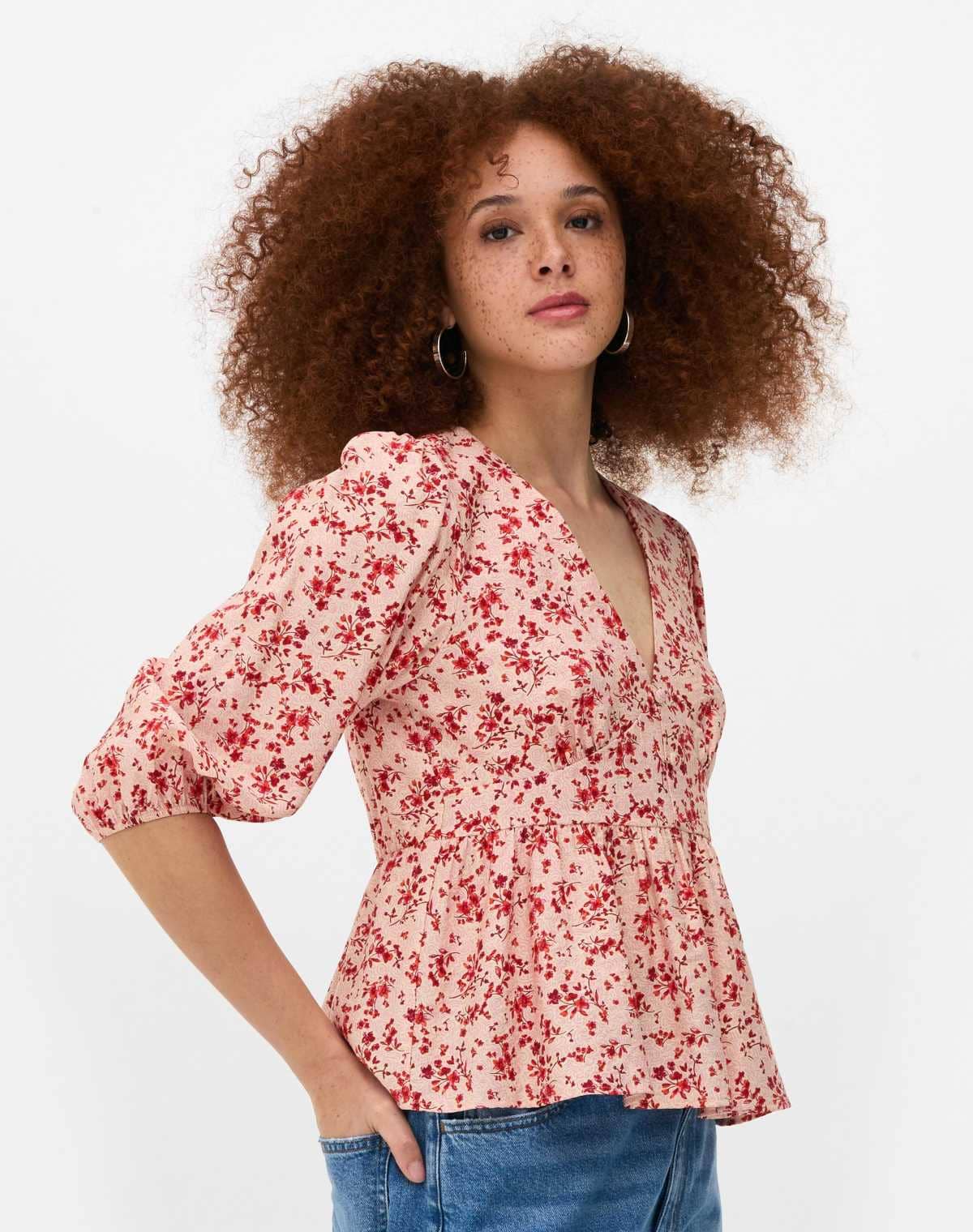 Blusa floral con cuello de pico de Primark