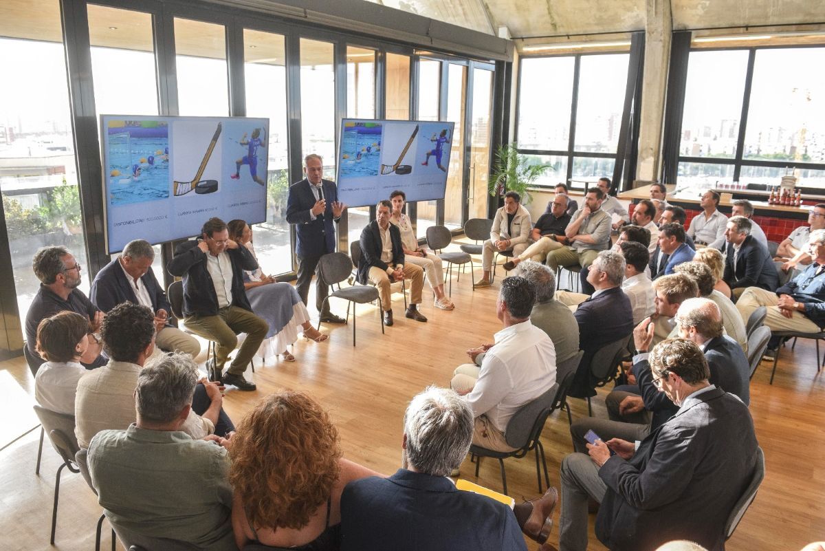 El alcalde de Sevilla, José Luis Sanz, ha presentado el paquete de ayuda económicas a clubes deportivos | Ayuntamiento de Sevilla