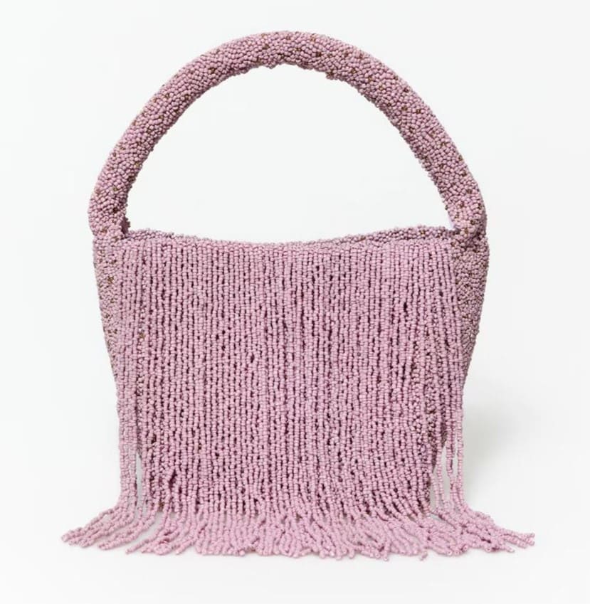 Bolso de mano con cuentas y flecos