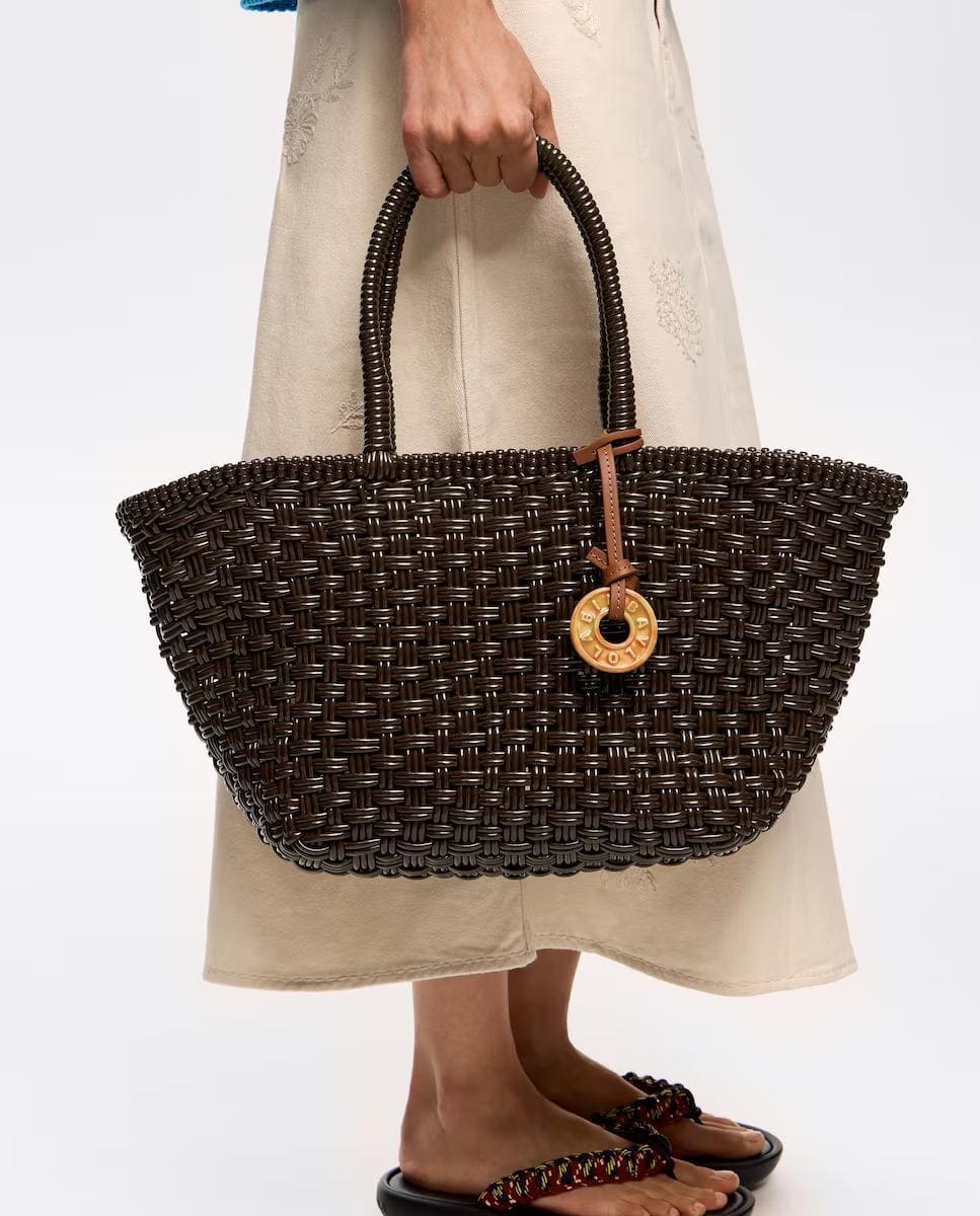 Bolso de hombro trenzado con logo