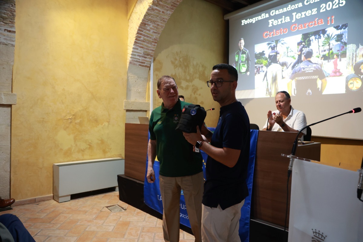 Cristo García recoge el galardón del certamen fotográfico de IPA Xerez | El MIRA