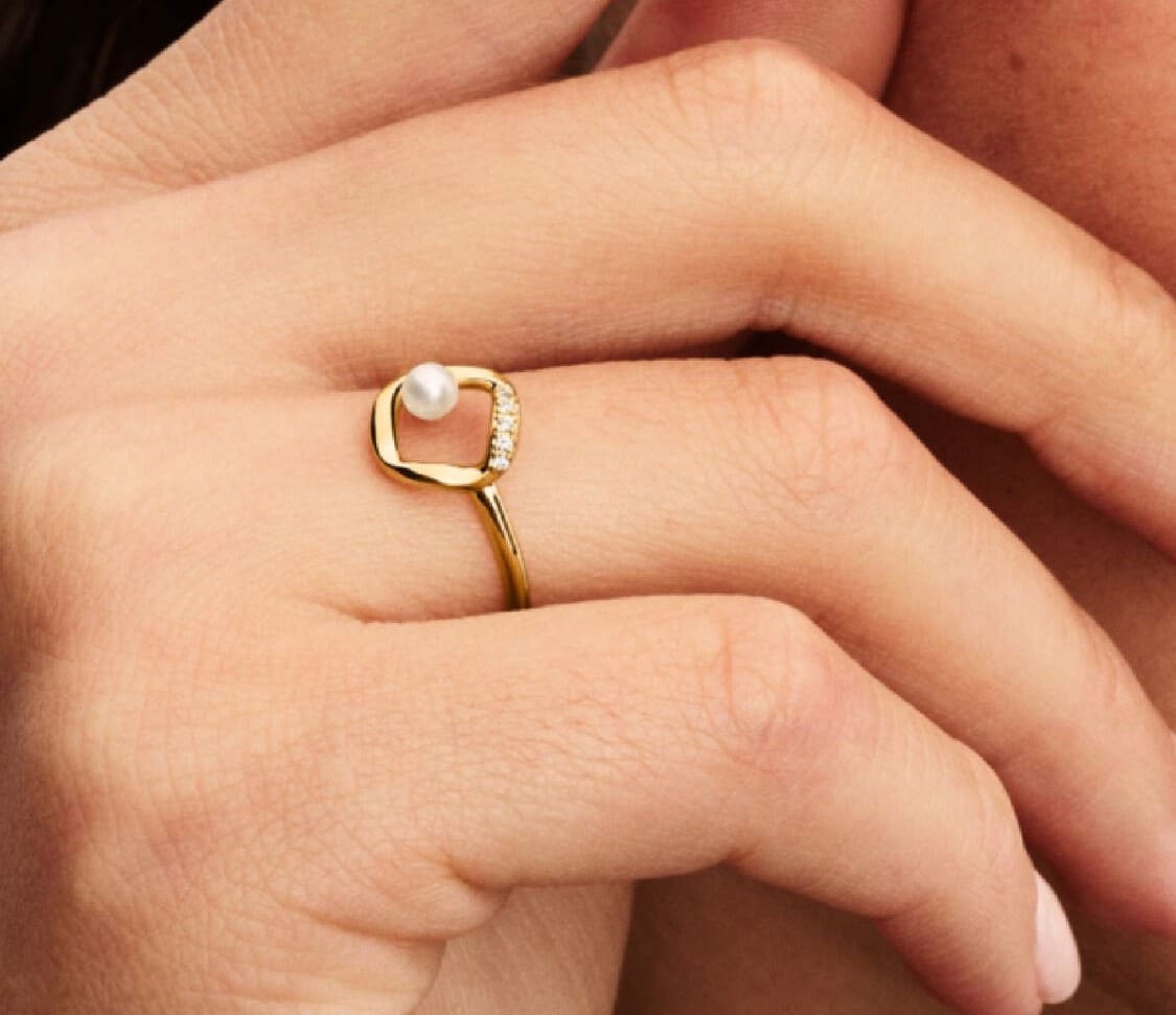 Anillo Círculo en Pavé Forma Orgánica y Perla Cultivada de Agua Dulce Tratada de Pandora