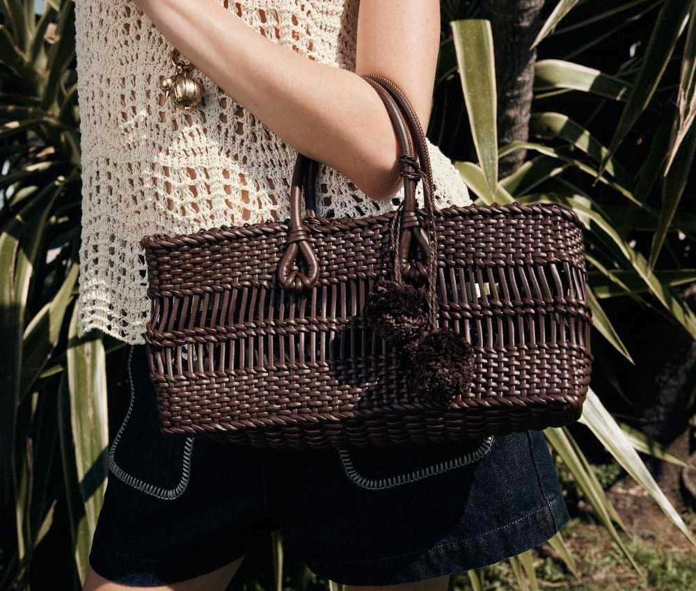 Bolso de mano trenzado de Zara