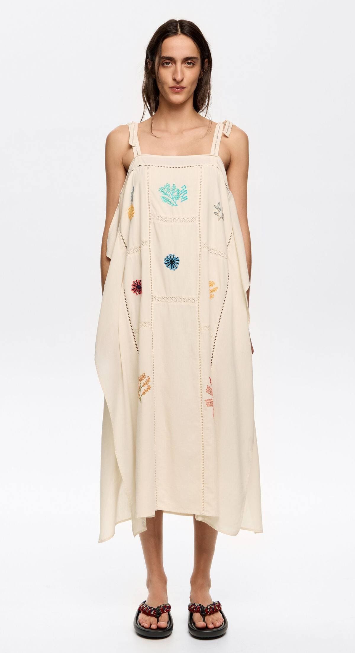 Vestido pañuelo bordados multicolor crema de Bimba y Lola