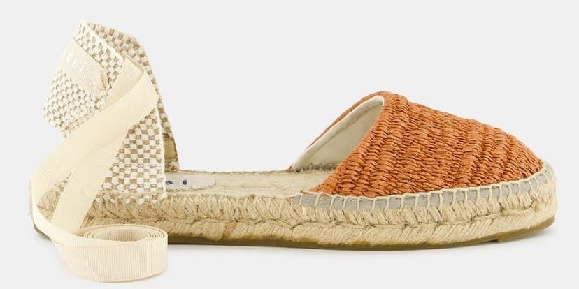 Alpargatas planas en material textil con cintas al tobillo, Manebí