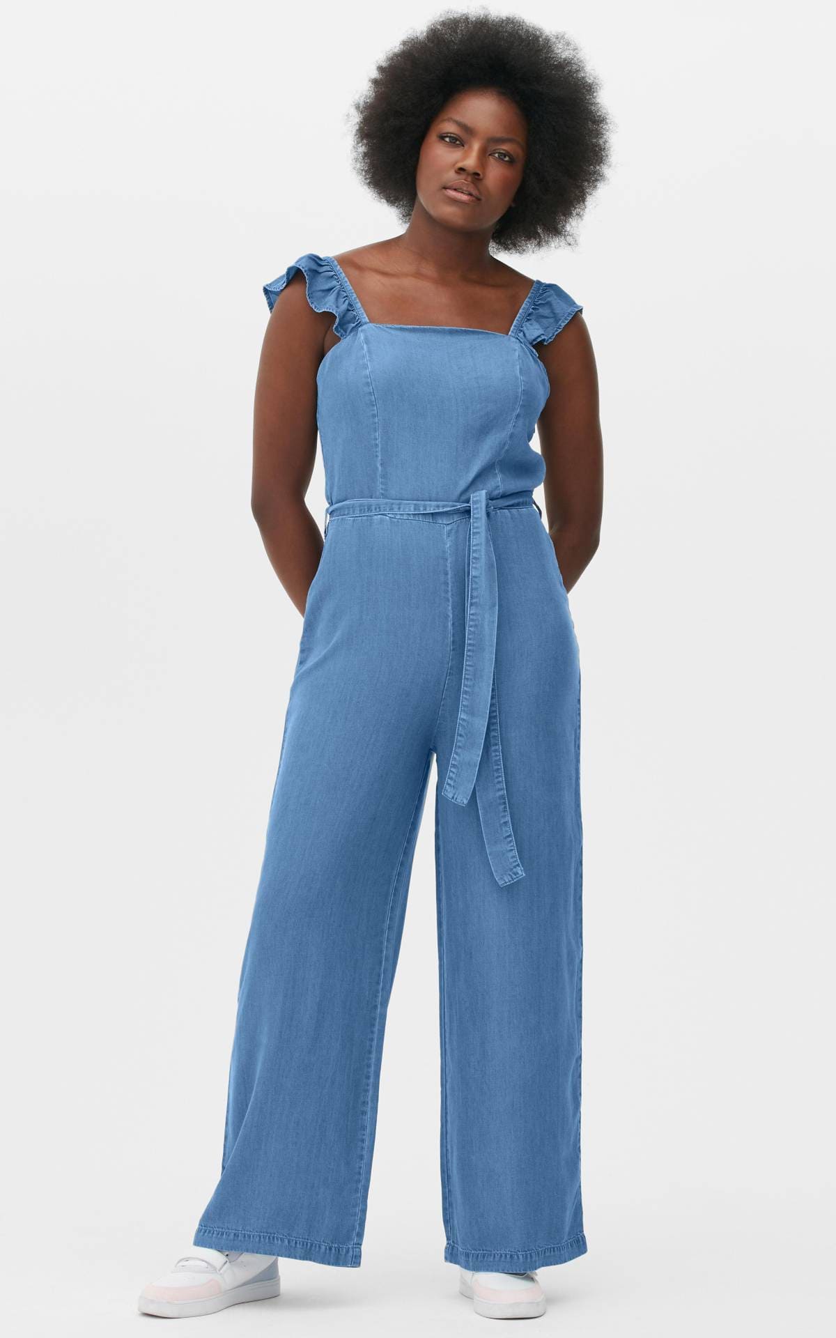 Mono vaquero con tirantes con volantes de Primark