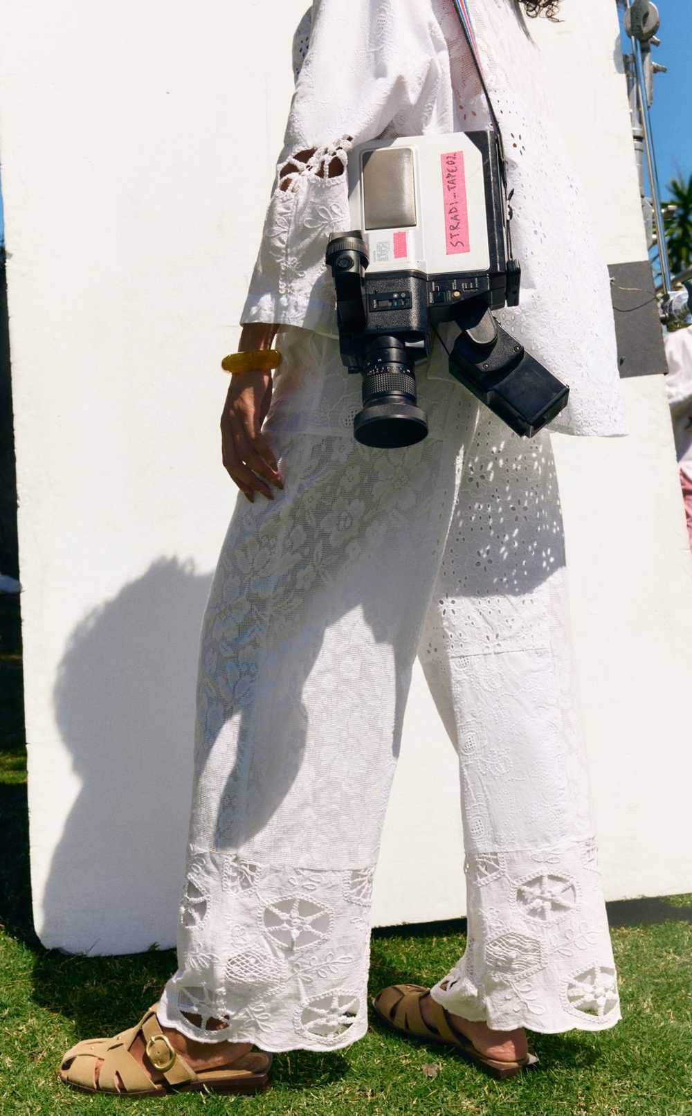 Pantalón bordado patchwork de Stradivarius