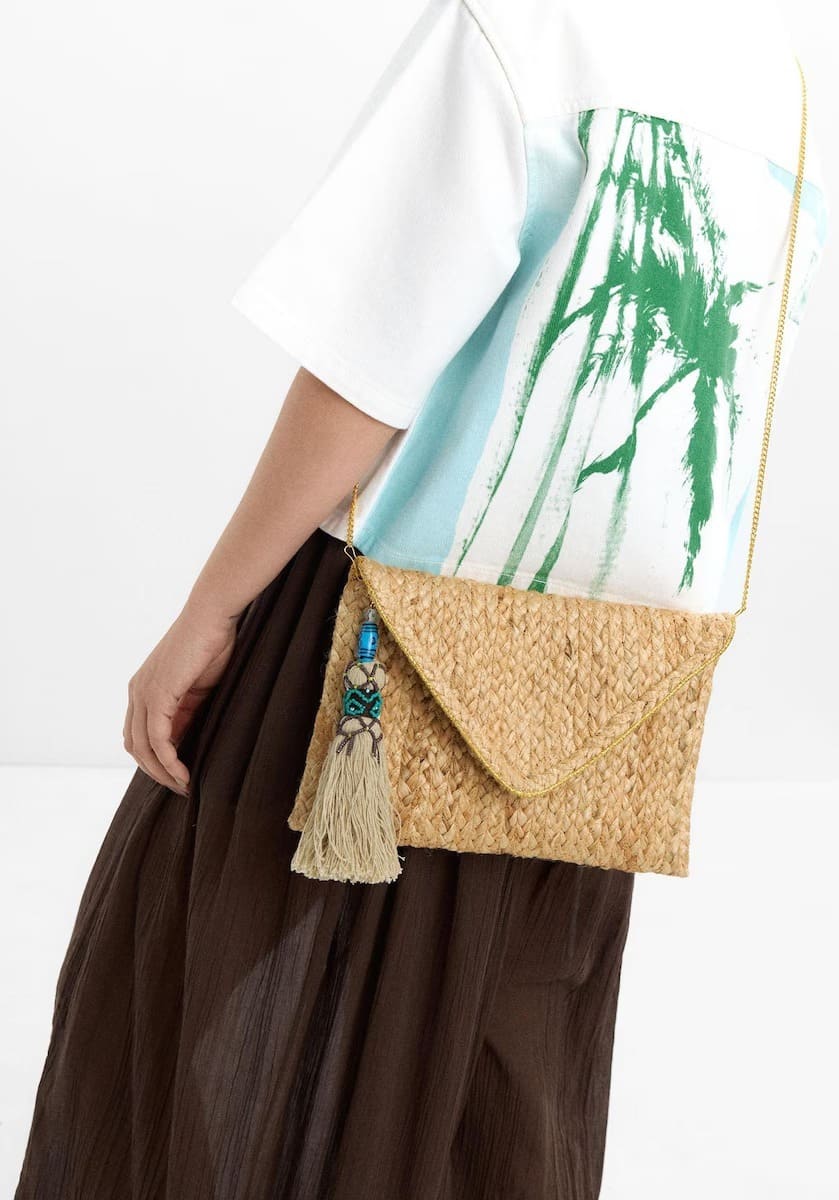 El nuevo bolso de fiesta convertible a bandolera efecto rafia de Parfois en El Corte Inglés