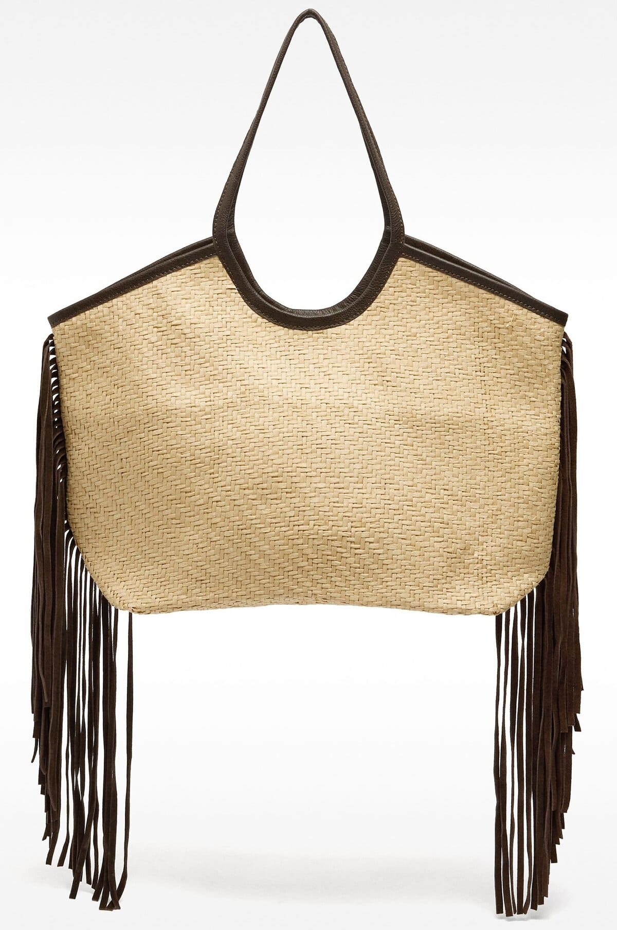 El nuevo bolso shopper de rafia con flecos de piel en color natural de Parfois