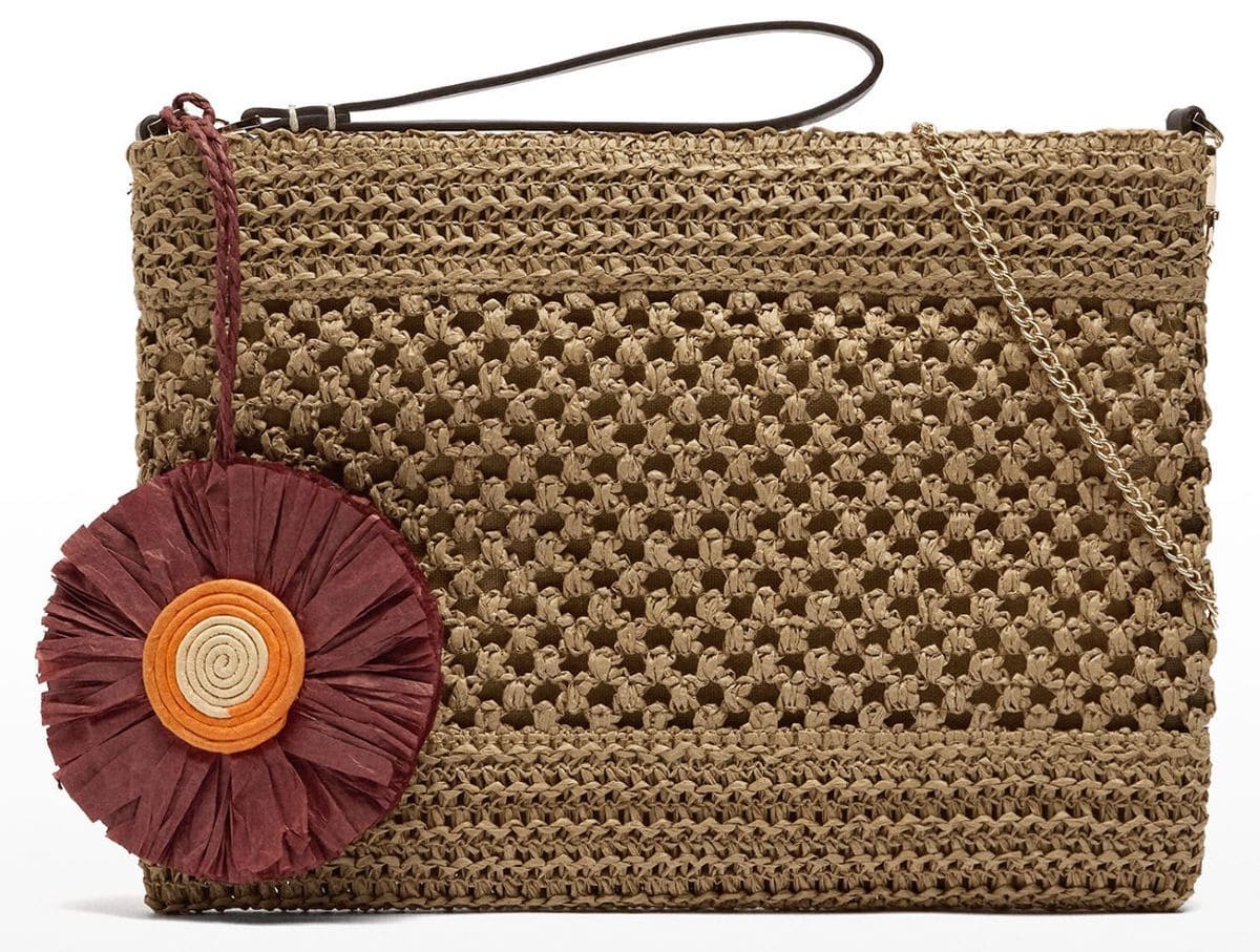 Bolso de mano sobre efecto rafia de Parfois