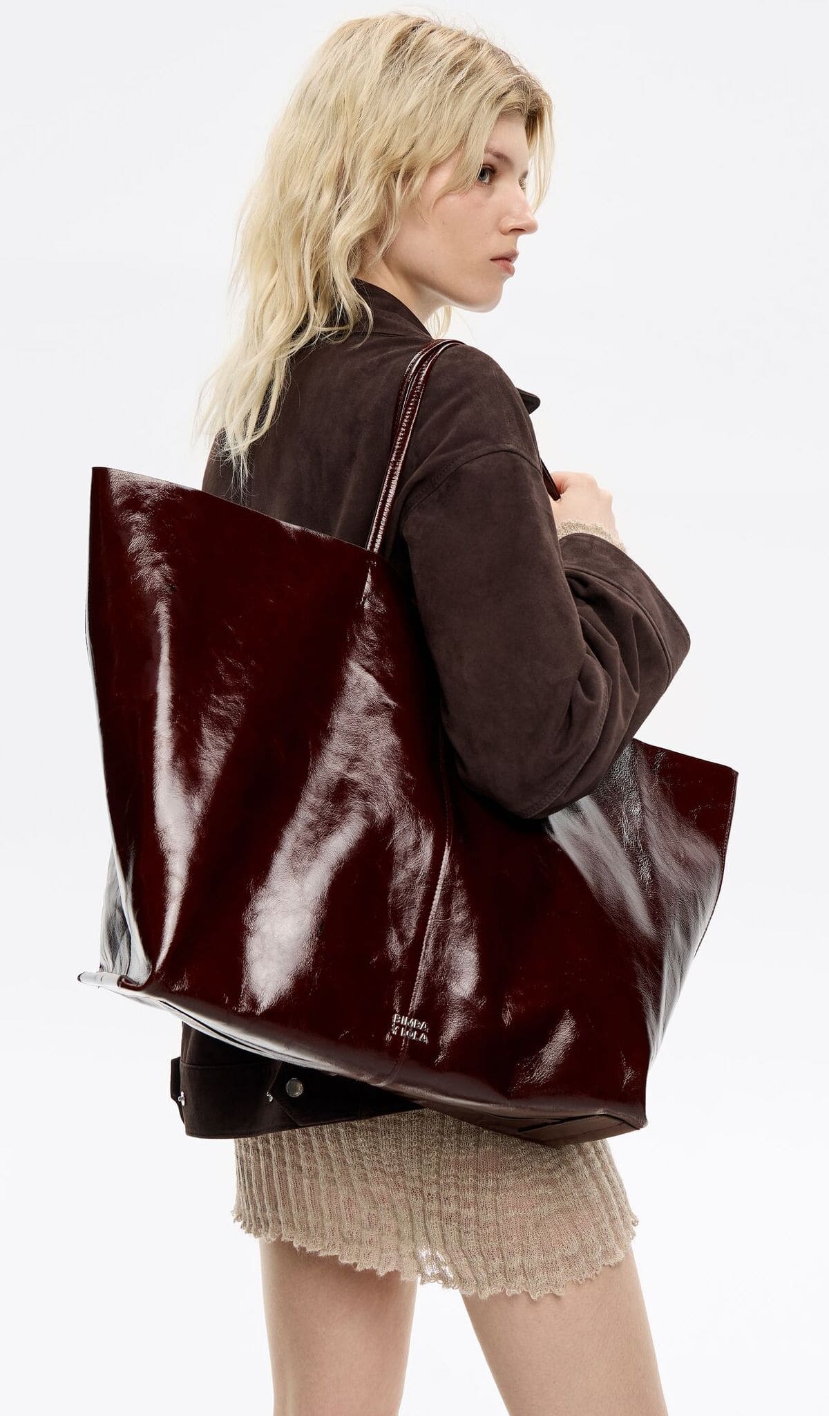 El nuevo bolso shopper maxi de piel en color castaña de Bimba y Lola