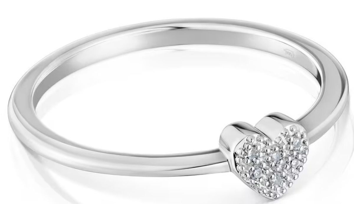 Anillo pequeño corazón de oro blanco con diamantes Grain de Tous