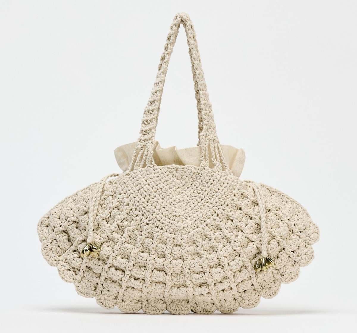 Bolso crochet concha de Zara