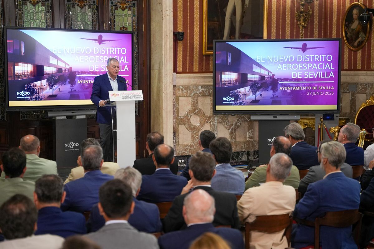 José Luis Sanz en la presentación del nuevo Distrito Aeroespacial Santa Bárbara | Ayuntamiento de Sevilla
