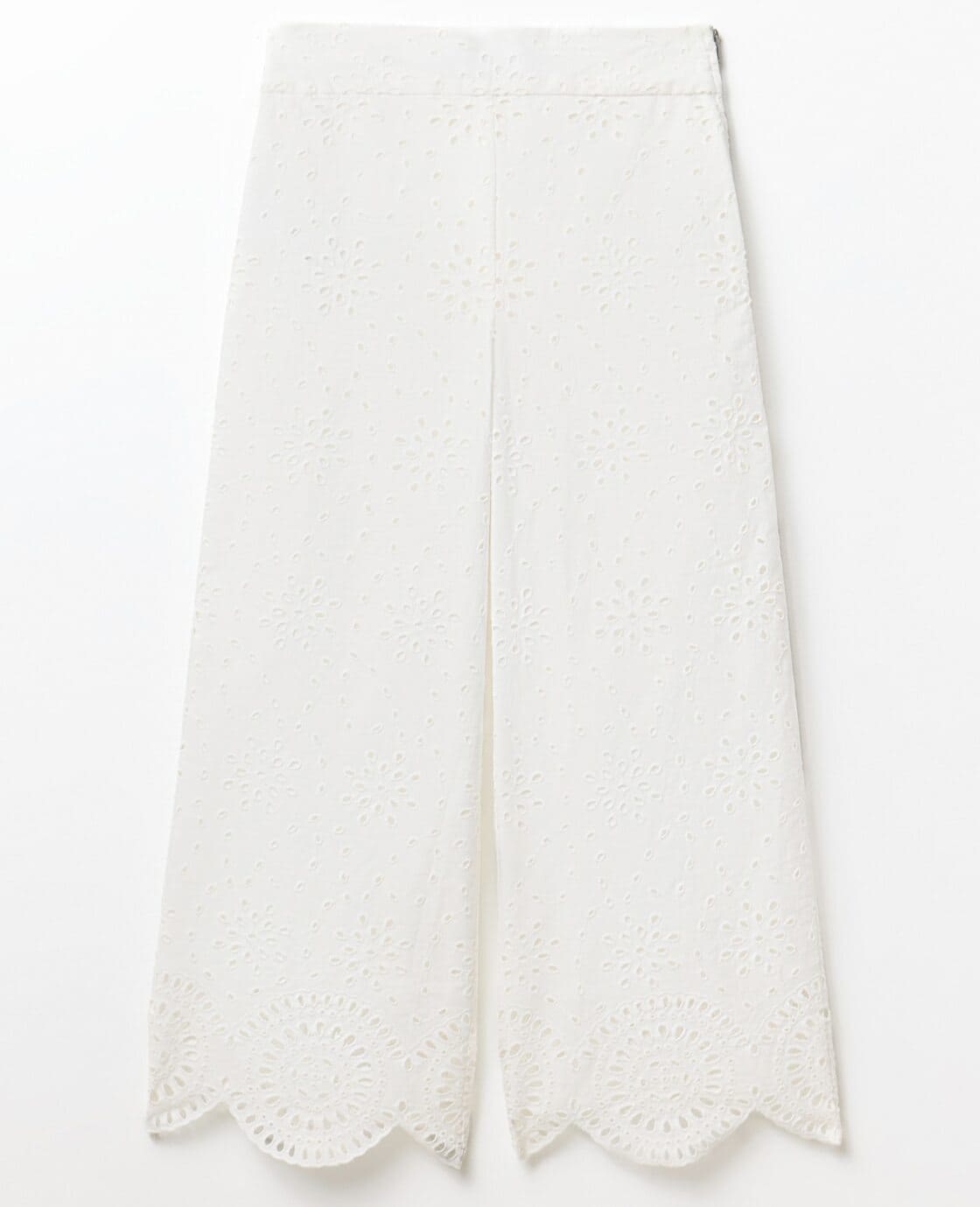 El nuevo pantalón Schiffly con pernera holgada en color blanco de Sfera